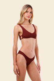 Textured Wave Barn Red Neo Paramount Bottom